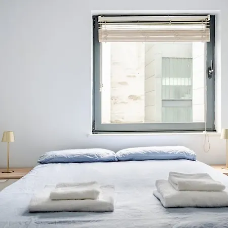 Modern 2bed, 2 Bath Flat, 3 Min To Connolly Station Apartment