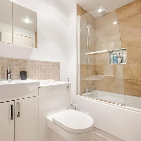 Modern 2bed, 2 Bath Flat, 3 Min To Connolly Station Apartment *