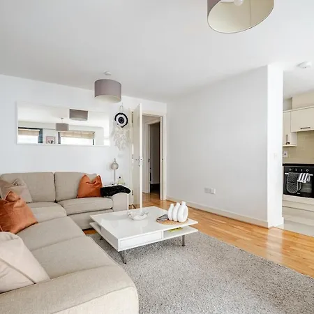 Modern 2bed, 2 Bath Flat, 3 Min To Connolly Station * Dublin