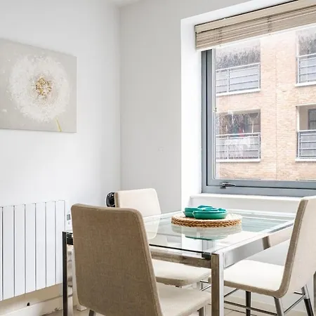 Apartment Modern 2bed, 2 Bath Flat, 3 Min To Connolly Station