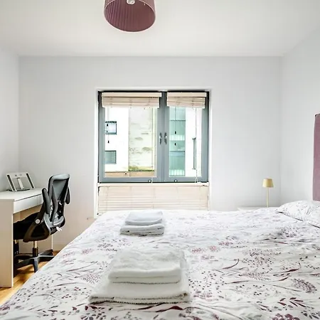 Apartment Modern 2bed, 2 Bath Flat, 3 Min To Connolly Station