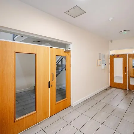 Modern 2bed, 2 Bath Flat, 3 Min To Connolly Station Dublin