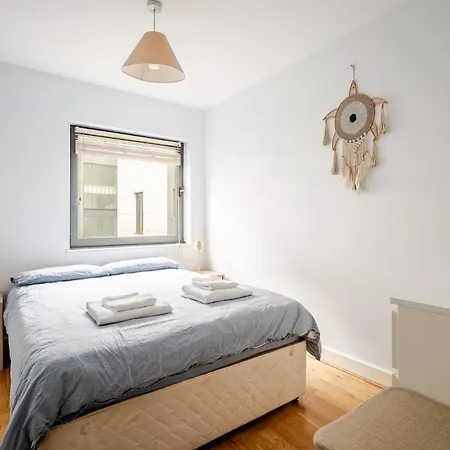 Modern 2bed, 2 Bath Flat, 3 Min To Connolly Station Apartment *