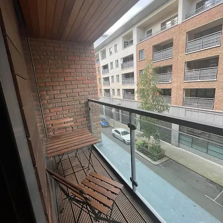 Modern 2bed, 2 Bath Flat, 3 Min To Connolly Station